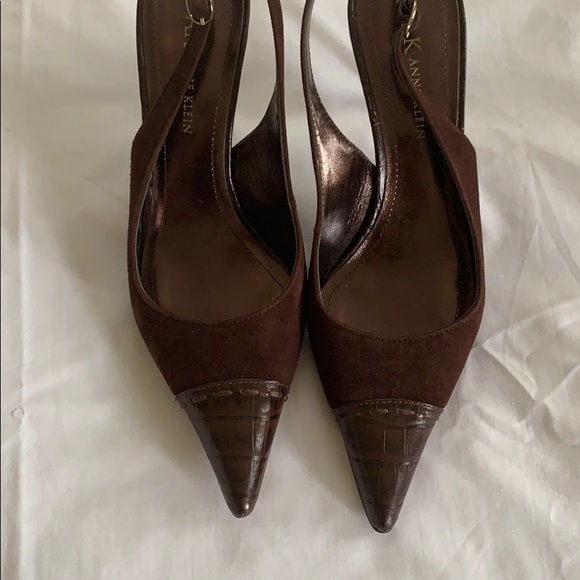 AK Anne Klein Low Heeled Brown Pumps - Picture 2 of 4